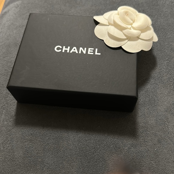 CHANEL Gold Key Holder/ Bag Charm with Quilted Design - Picture 5 of 6